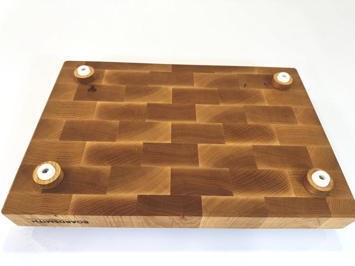 550 Maple 18 x 12 x 2 with Finger Grooves & Feet