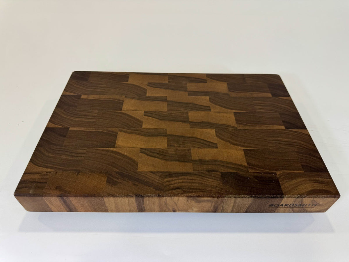 749 Walnut 18 x 12 x 2