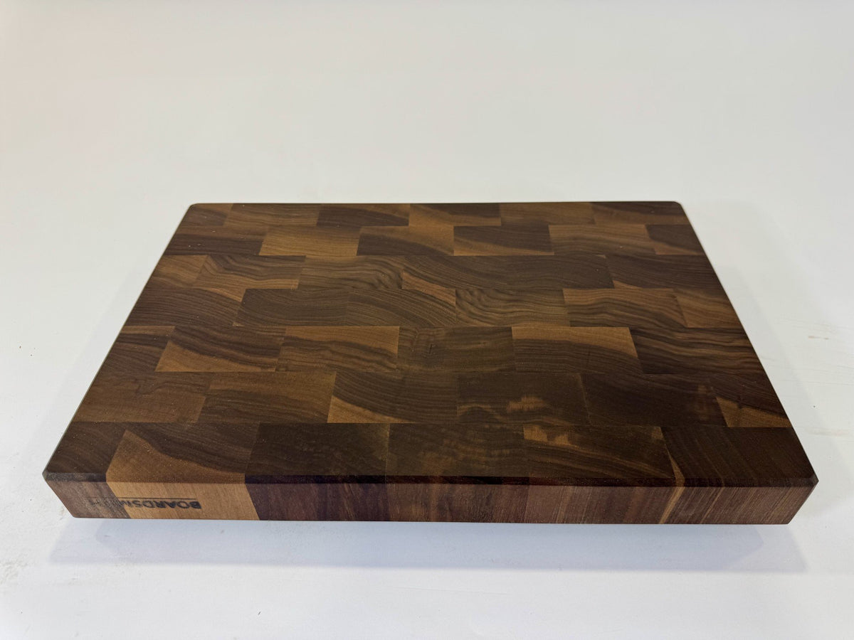 761 Walnut 18 x 12 x 2